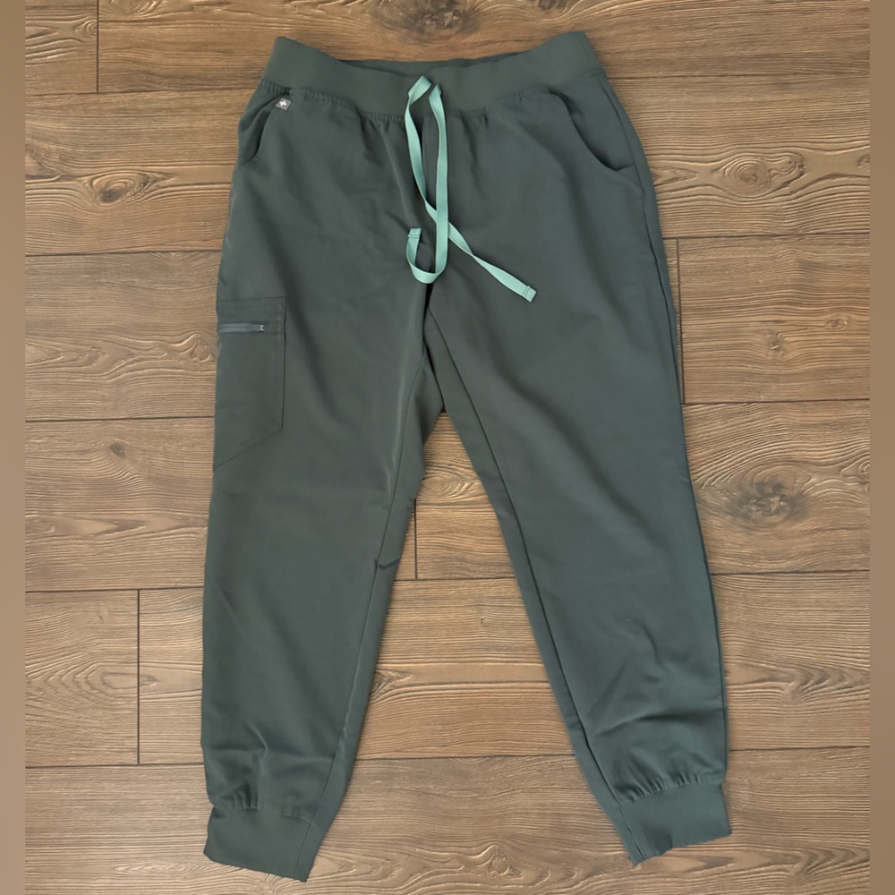 Figs Women's Jogger Pants in Dark Green